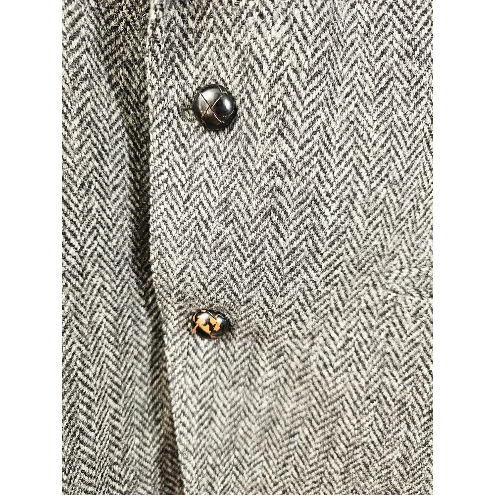 Vintage Alexanders Wide World of Fashion 40R Gray Harris Tweed Distressed Blazer